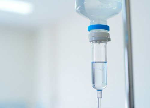 Капельница с лекарством Винпоцетин